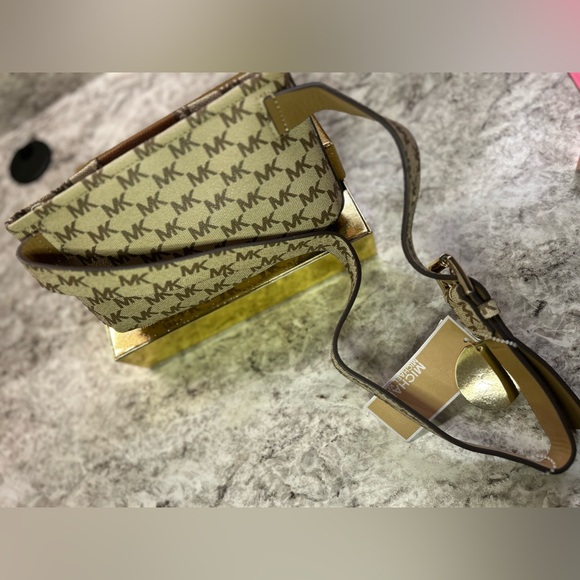 Brand NWT MK Belt Bag - Picture 12 of 16